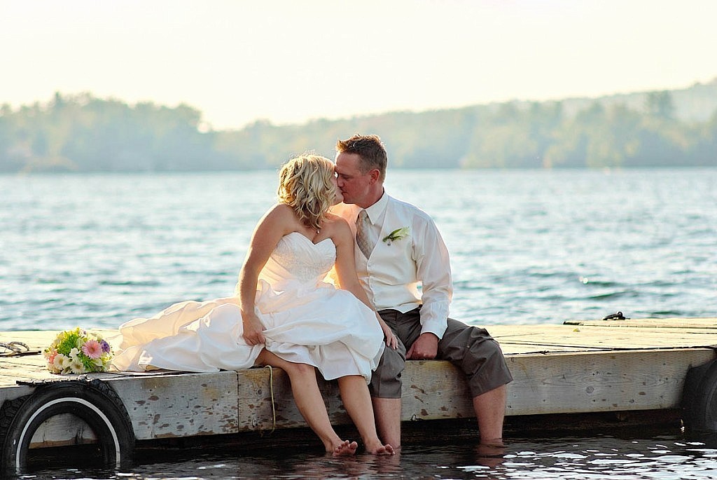 Stoney Lake Photographer: Karen and Jeremy's Irwin Inn Wedding