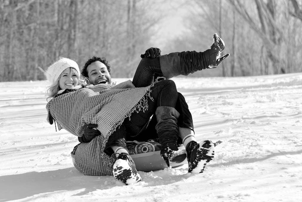 collingwood engagement photography snowtubing