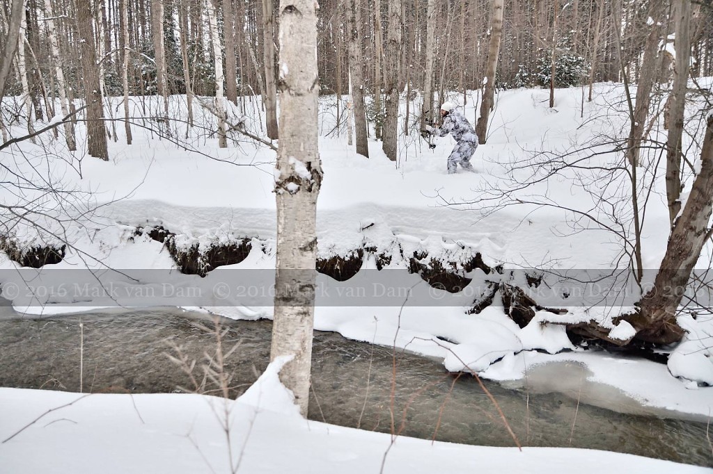 compound bow hunting photos winter A047