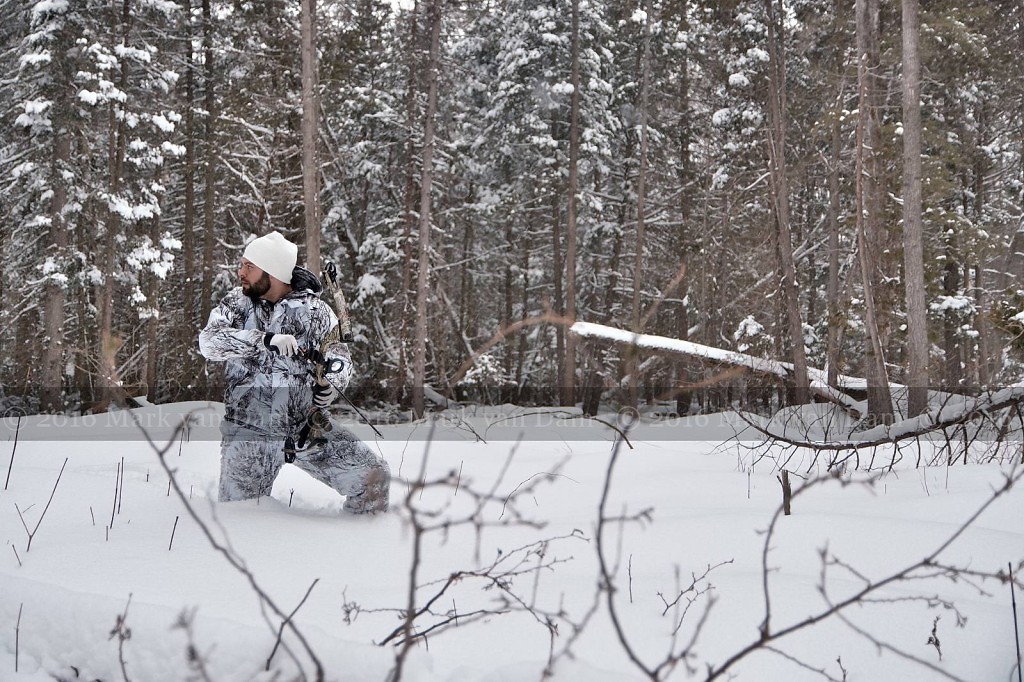 compound bow hunting photos winter A122