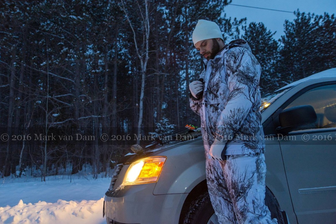 compound bow hunting photos winter A157