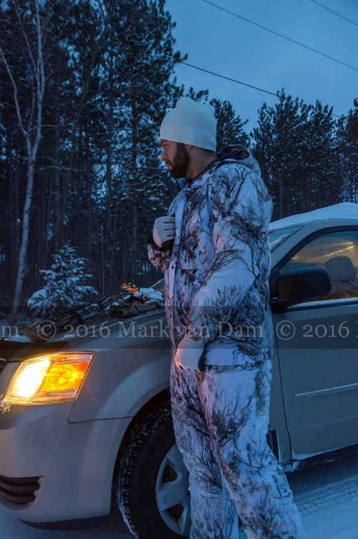 compound bow hunting photos winter A160