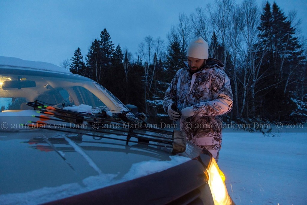 compound bow hunting photos winter A163