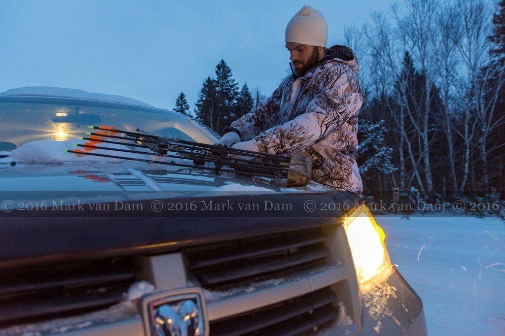 compound bow hunting photos winter A167