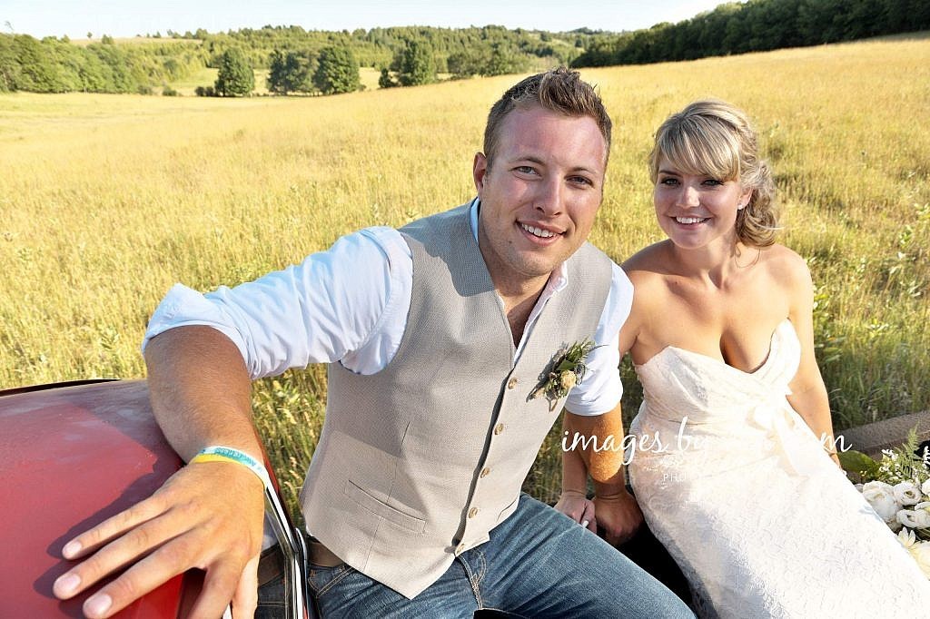Kawartha Lakes Photographer: Lauren and Trevor's Omemee Country Wedding