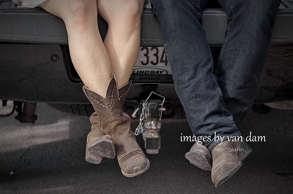 kawartha lakes photographer peterborough photographer country engagement-84