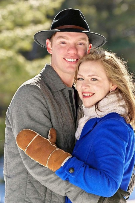 Wasaga beach photographer winter engagement session