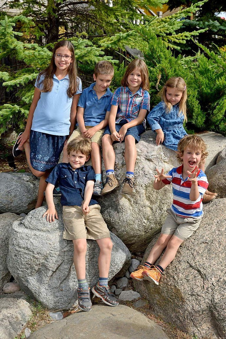 collingwood photographer blue mountain village family portraits