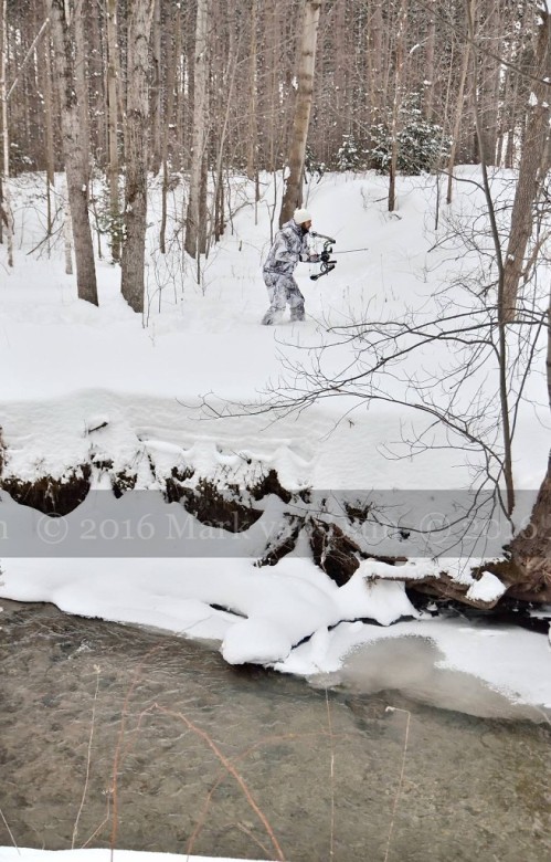 compound bow hunting photos winter A037