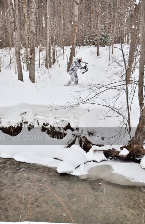 compound bow hunting photos winter A038