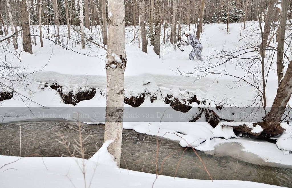 compound bow hunting photos winter A043
