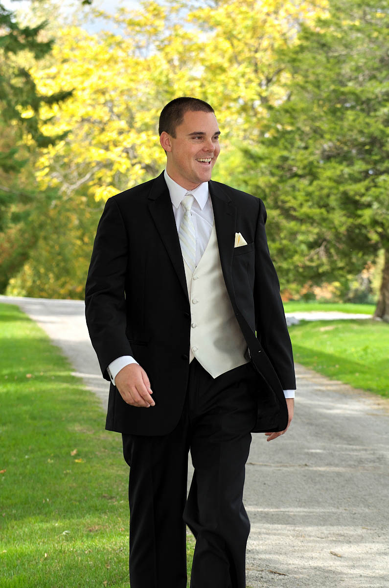 Handsome groom at Eganridge Resort wedding