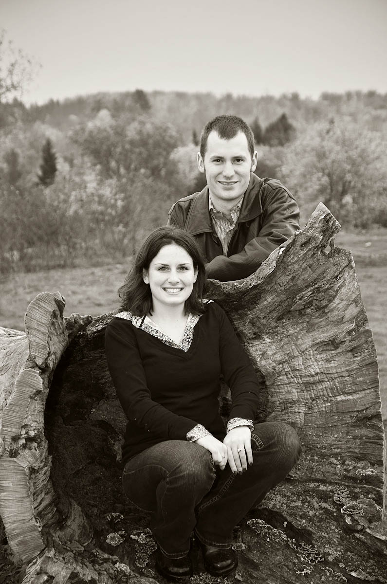 omemee photographer, young couple on giant stump