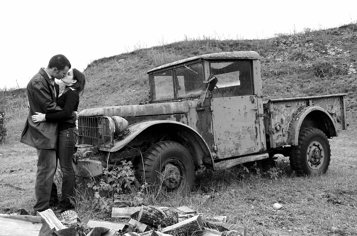 peterboorugh photographer engagement session with antique truck