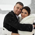 wedding couple at horseshoe resort in winter