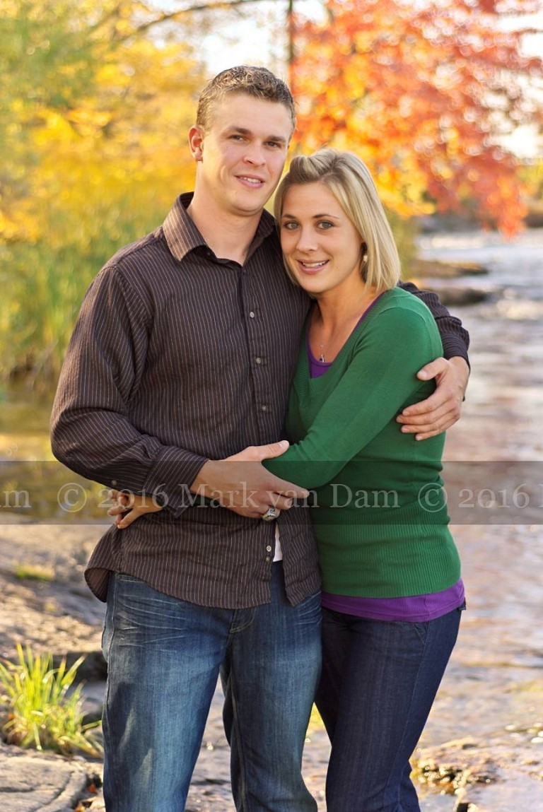 Burleigh falls engagement session with fall colours