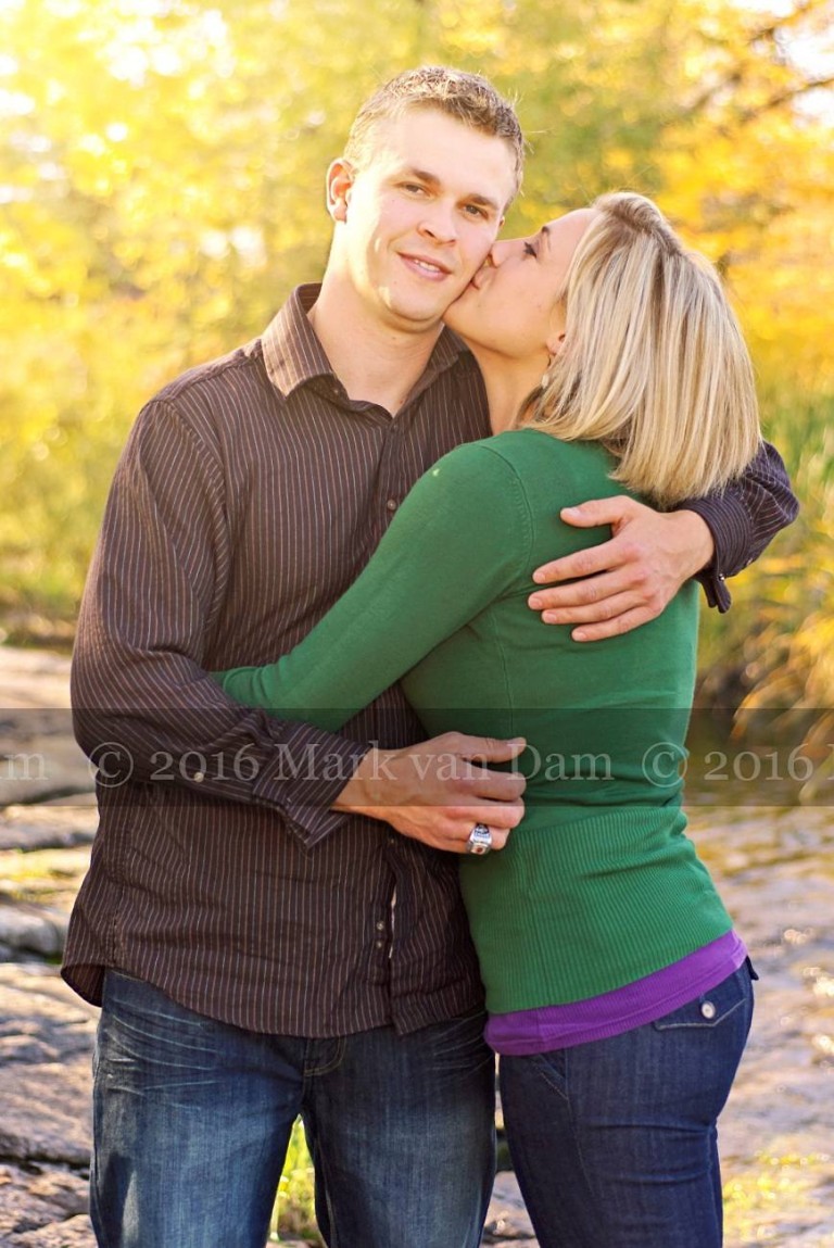 Burleigh falls engagement session with fall colours