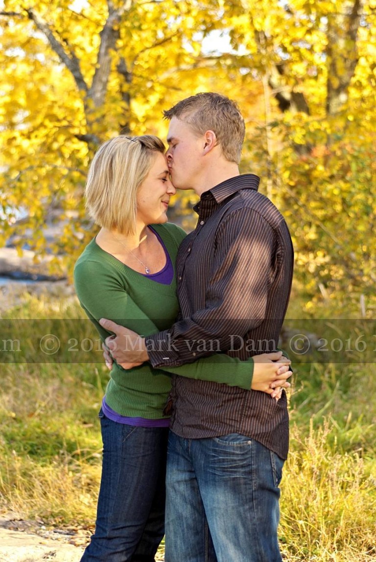 Burleigh falls engagement session with fall colours