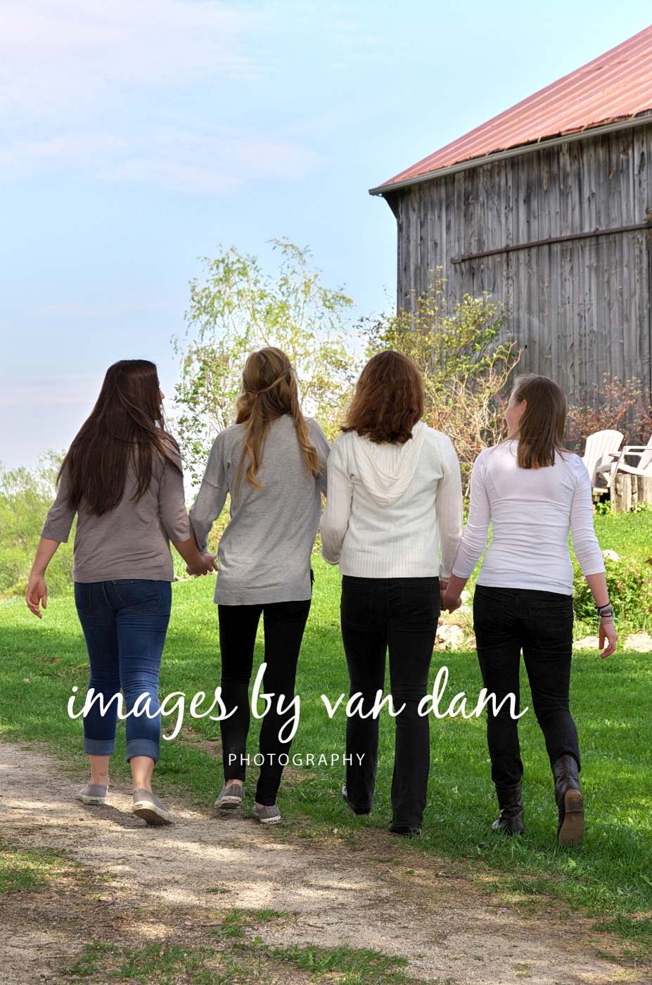 family portraits in the country barrie photographer singhampton photographer collingwood photographer