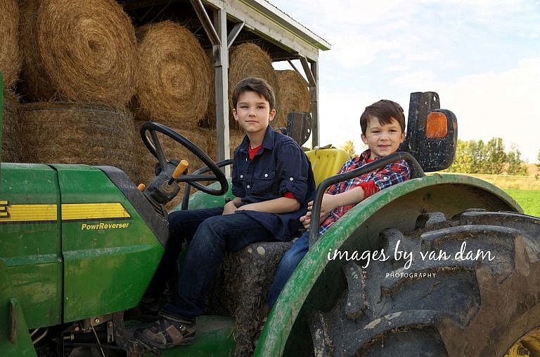 stayner photographer barrie photographer family portraits wasaga photographer collingwood photographer