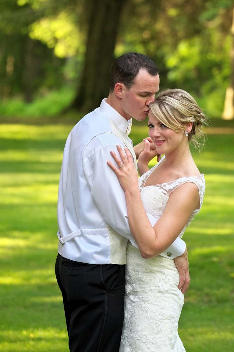 port hope photographer captures penryn mansion wedding at port hope golf and country club and penryn park