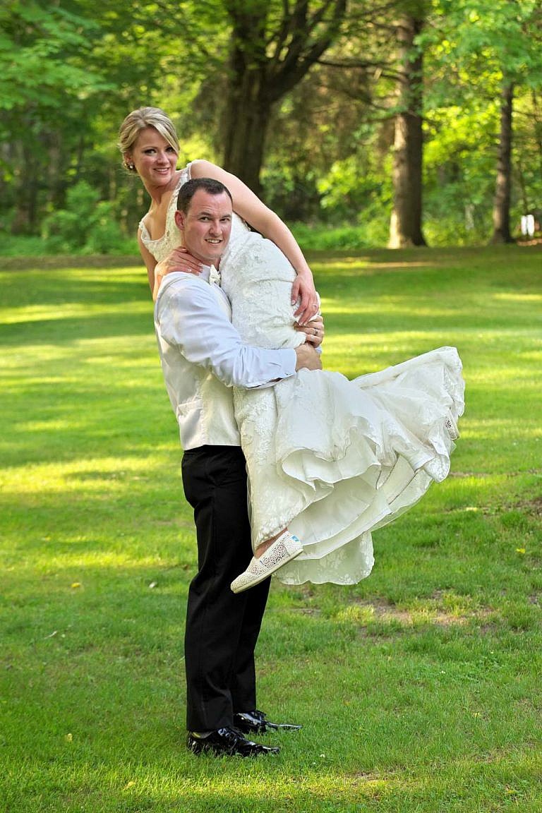 port hope photographer captures penryn mansion wedding at port hope golf and country club and penryn park