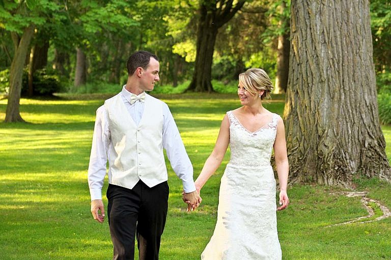 port hope photographer captures penryn mansion wedding at port hope golf and country club and penryn park