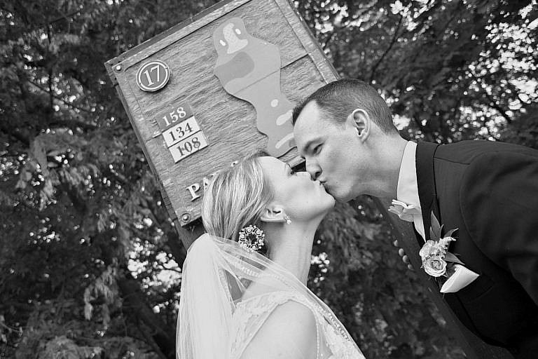 port hope photographer captures penryn mansion wedding at port hope golf and country club and penryn park