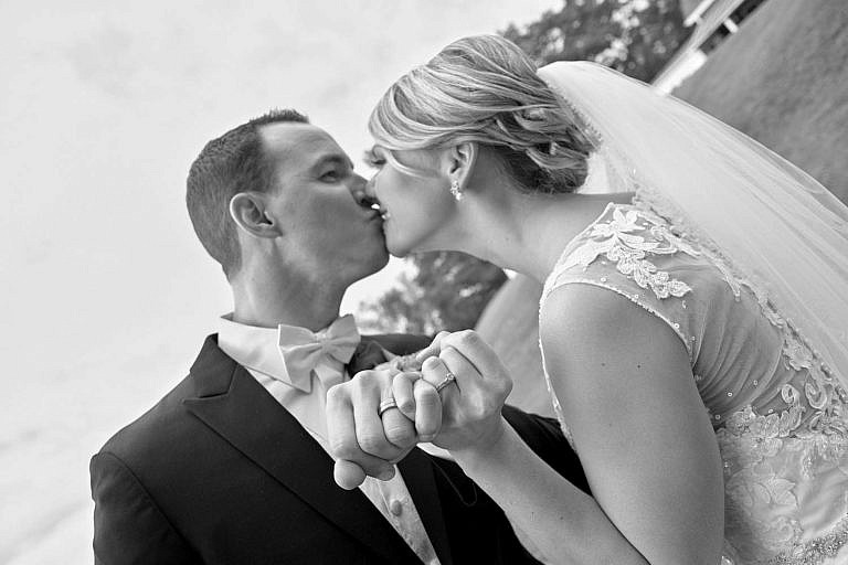 port hope photographer captures penryn mansion wedding at port hope golf and country club and penryn park