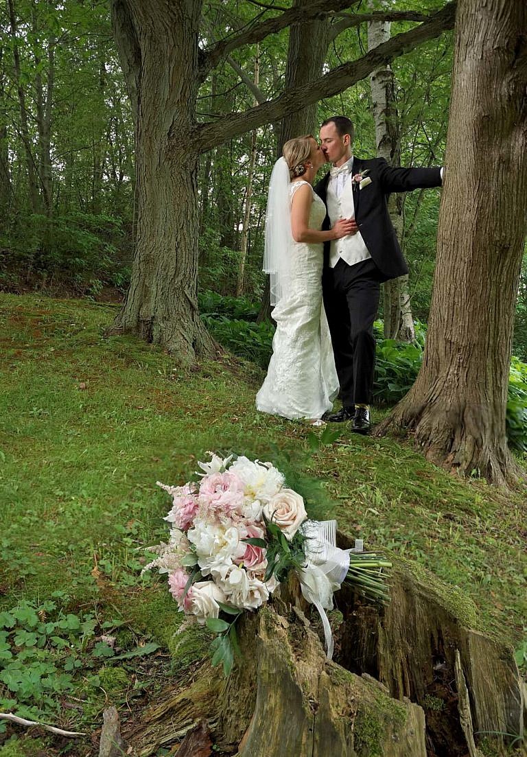 port hope photographer captures penryn mansion wedding at port hope golf and country club and penryn park