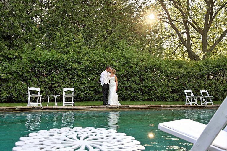 port hope photographer captures penryn mansion wedding at port hope golf and country club and penryn park