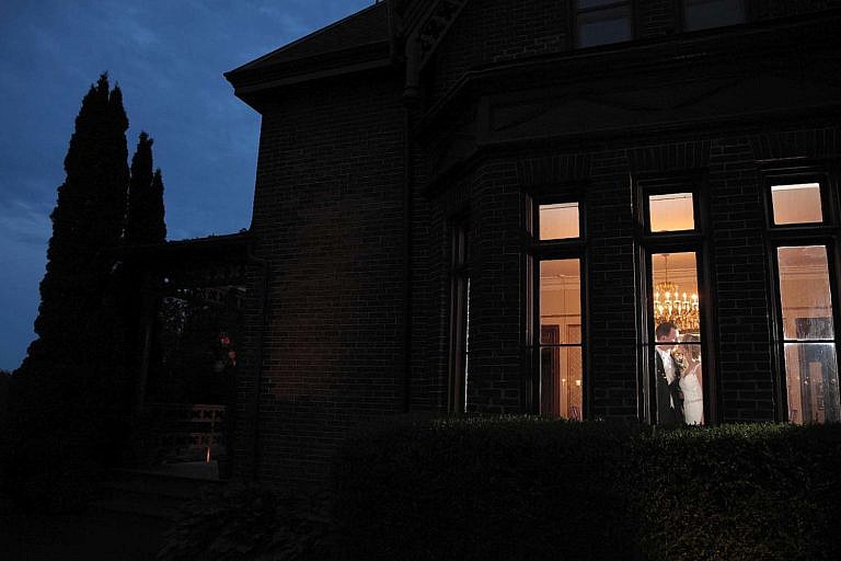 port hope photographer captures penryn mansion wedding at port hope golf and country club and penryn park