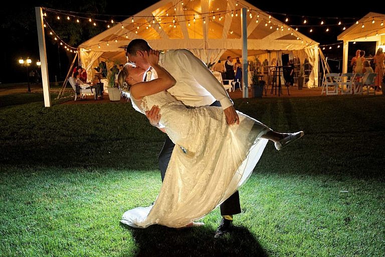port hope photographer captures penryn mansion wedding at port hope golf and country club and penryn park