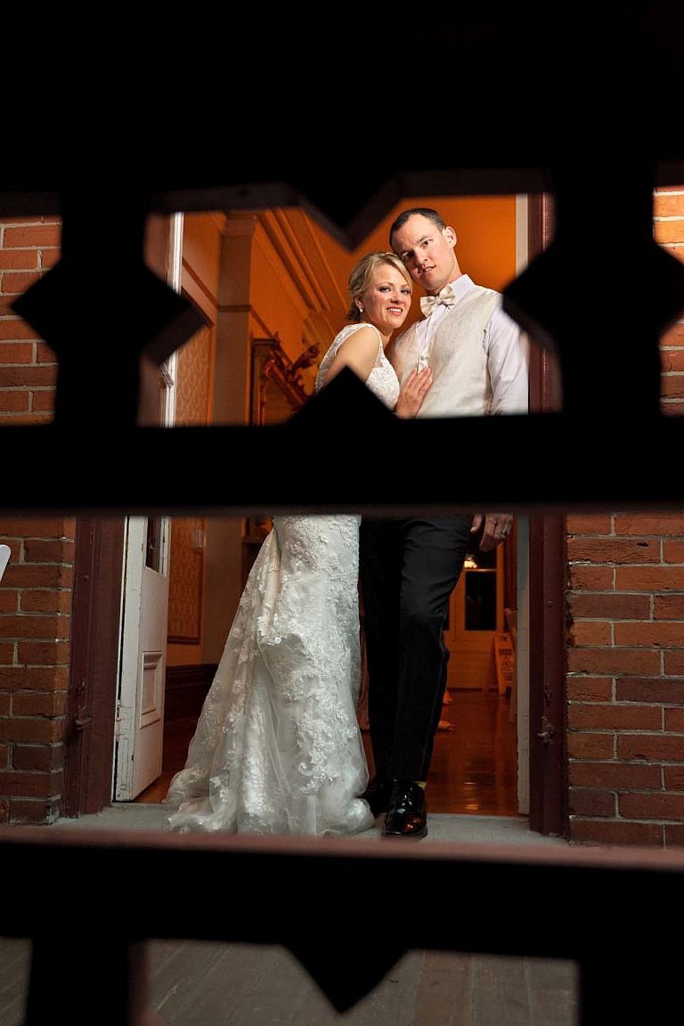 port hope photographer captures penryn mansion wedding at port hope golf and country club and penryn park