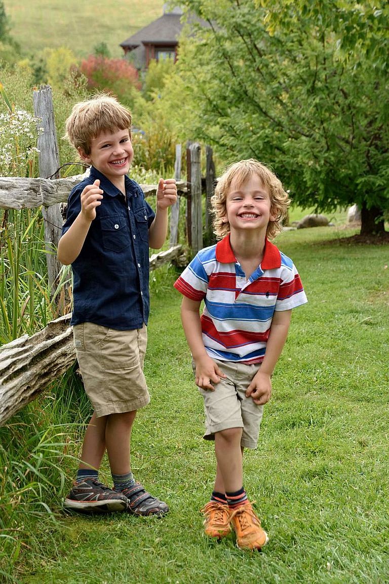 collingwood photographer blue mountain village family portraits