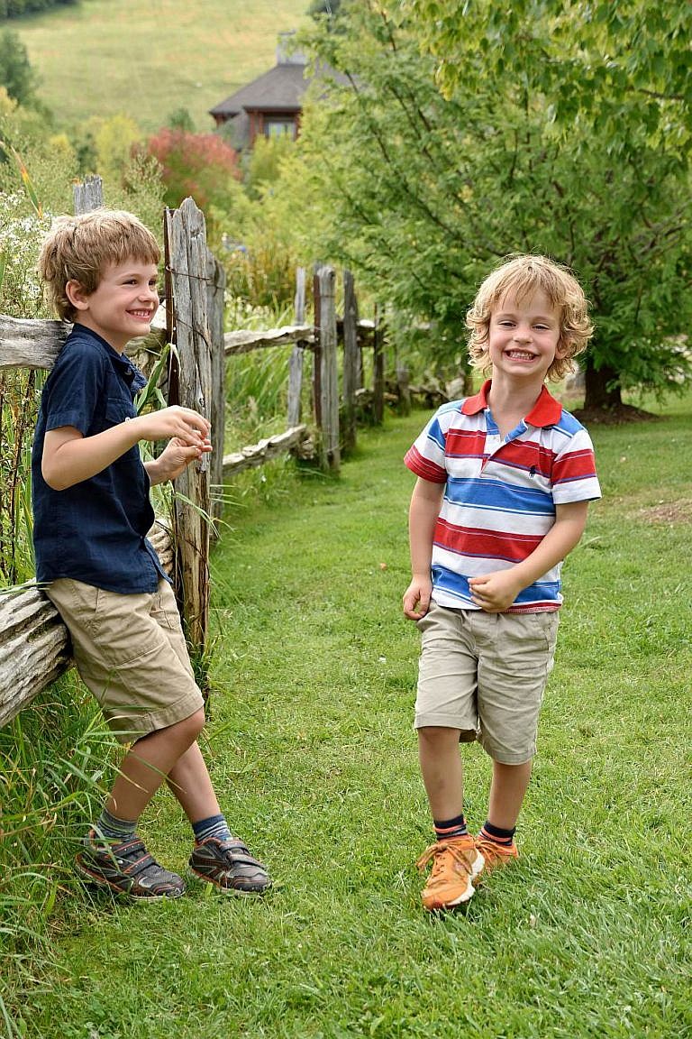collingwood photographer blue mountain village family portraits
