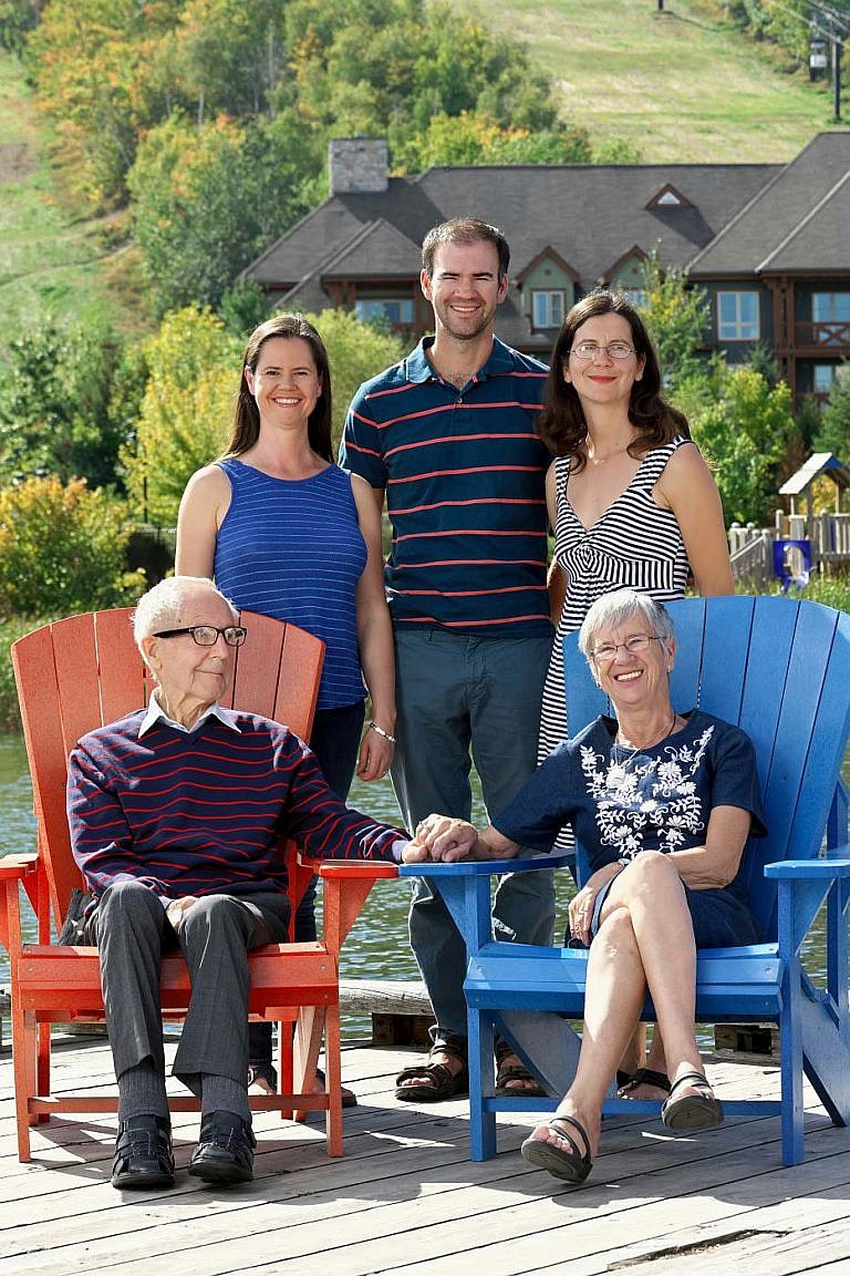 collingwood photographer blue mountain village family portraits
