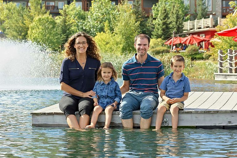 collingwood photographer blue mountain village family portraits