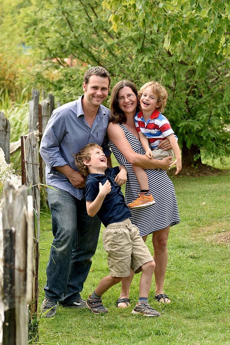 collingwood photographer blue mountain village family portraits