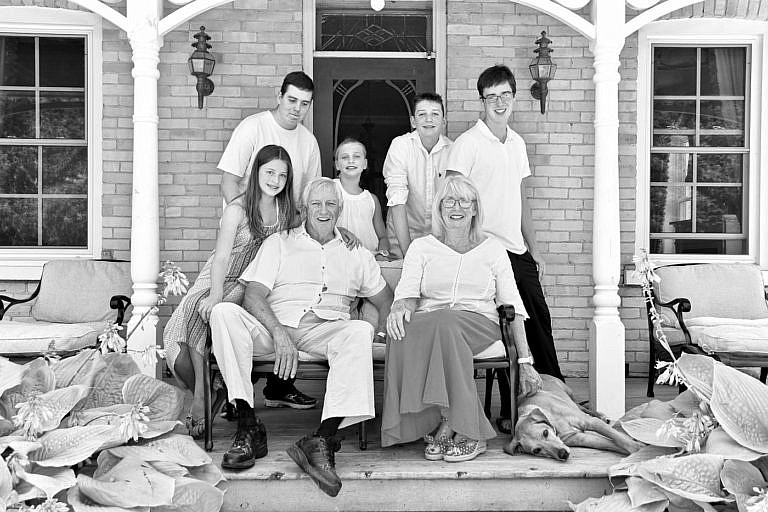 Meaford photographer family portrait session at family farm near Thornbury, Blue Mountains, and Collingwood