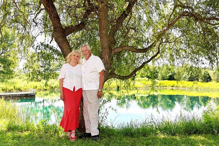 Meaford photographer family portrait session at family farm near Thornbury, Blue Mountains, and Collingwood