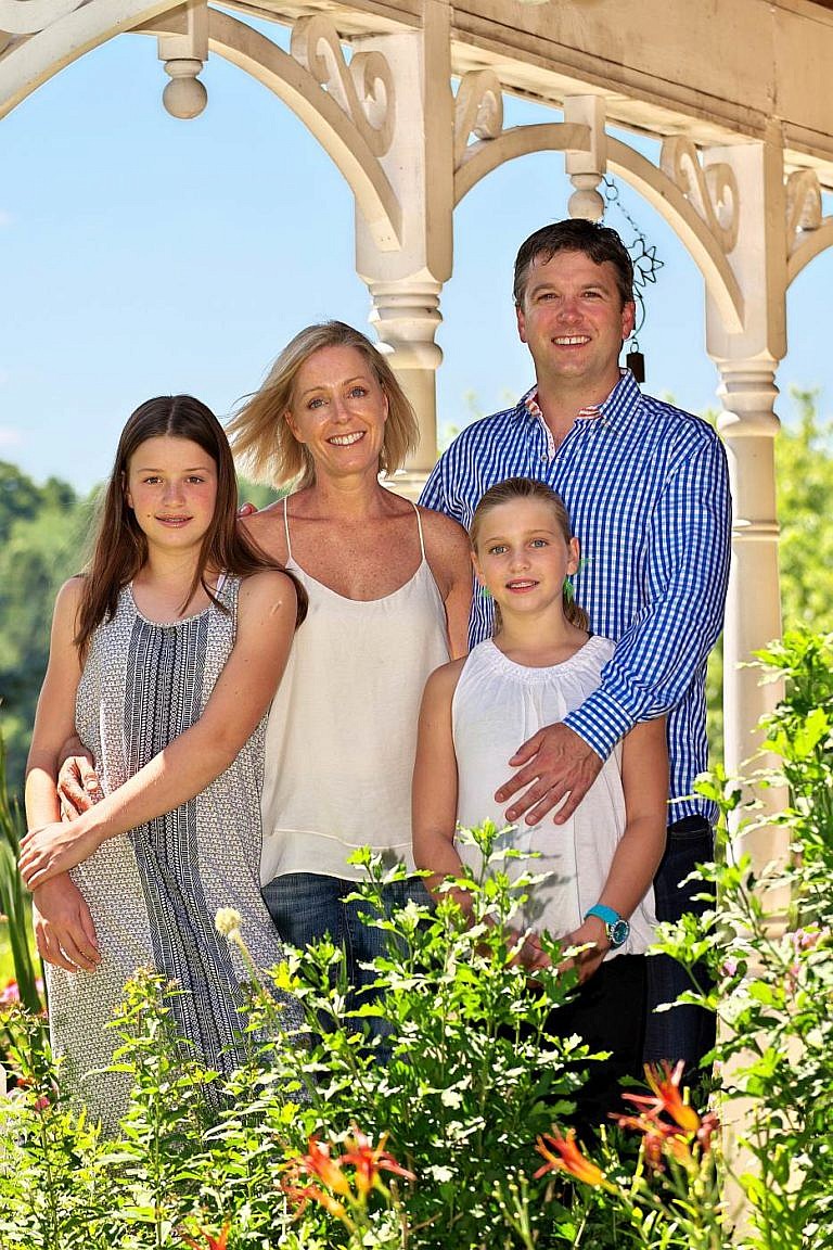 Meaford photographer family portrait session at family farm near Thornbury, Blue Mountains, and Collingwood