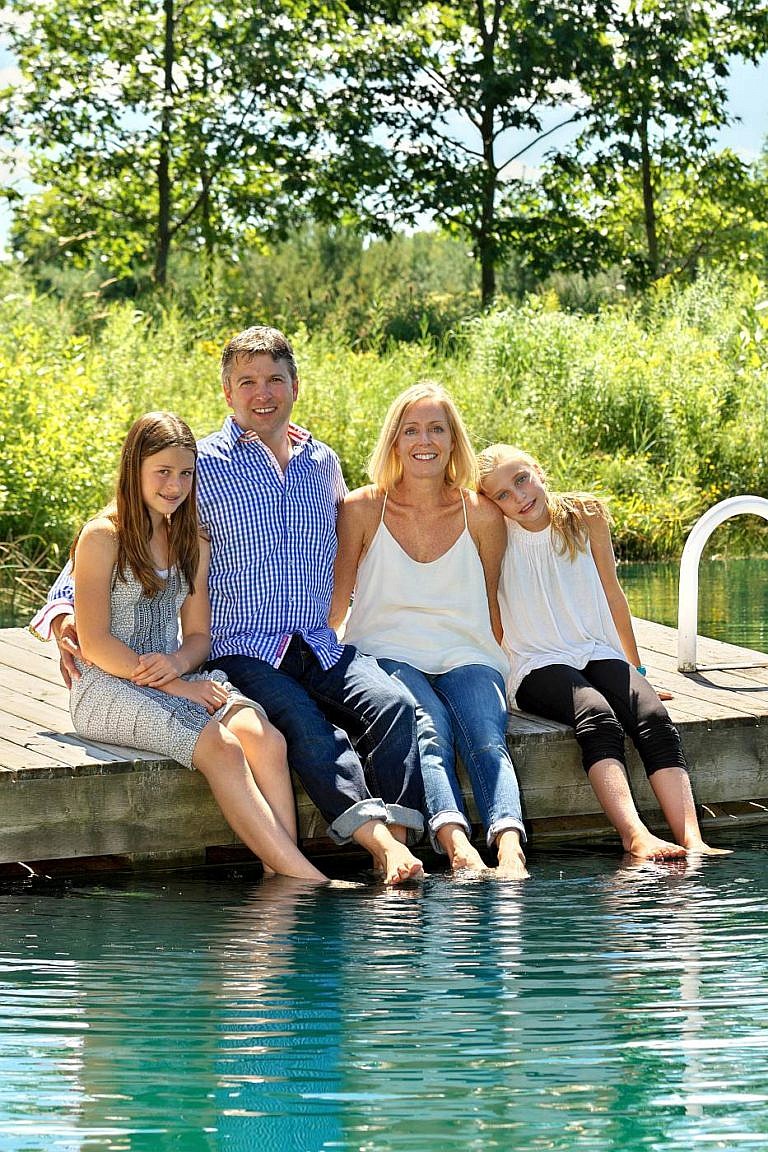 Meaford photographer family portrait session at family farm near Thornbury, Blue Mountains, and Collingwood