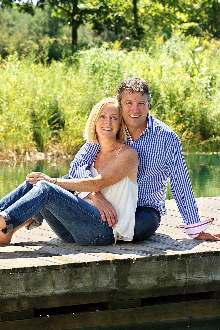 Meaford photographer family portrait session at family farm near Thornbury, Blue Mountains, and Collingwood