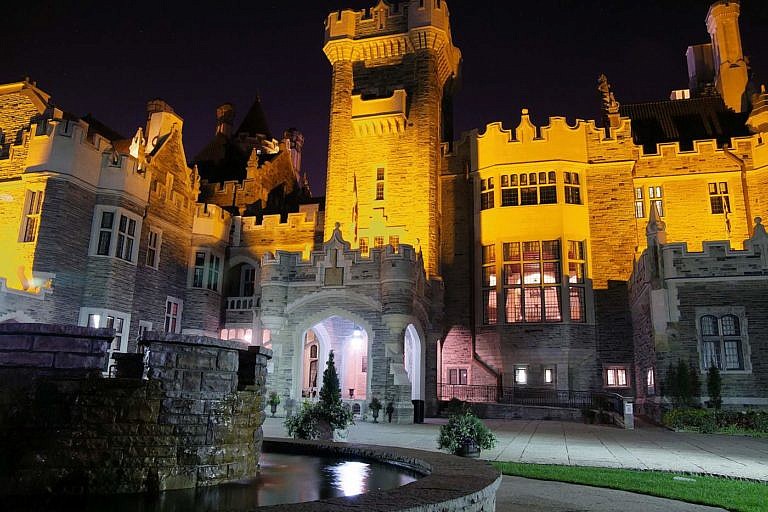 Casa Loma wedding photographer and University of Toronto wedding photographer